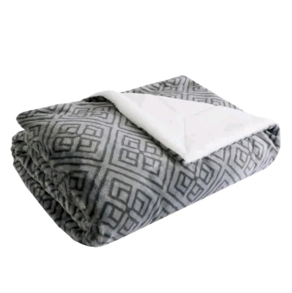 Luxurious Faux Fur Throw Blanket - Green - Picture 9 of 9